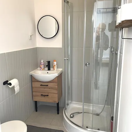 Pokoje Pod Debem 公寓式酒店 Józefów