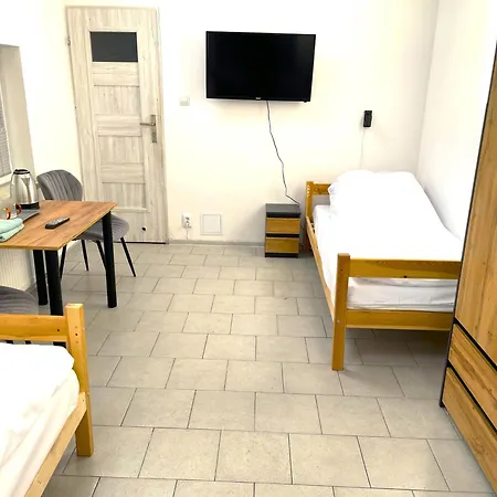 Pokoje Pod Debem * Józefów